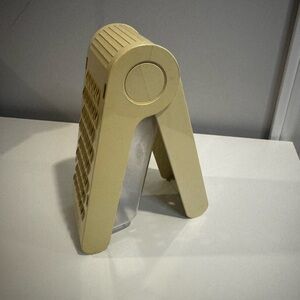 Vintage Rubbermaid Grater-Shredder Double Sided Interior
Measuring Container Bin